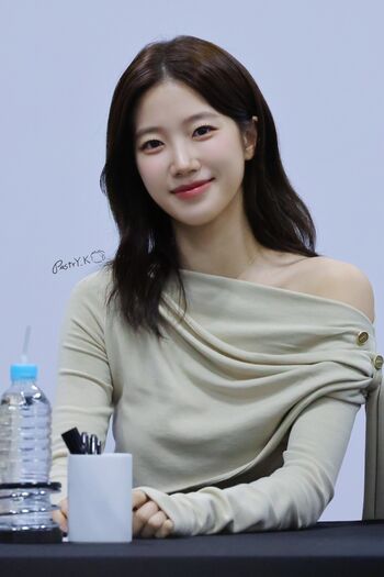 Kazuha Nakamura 中村 一葉