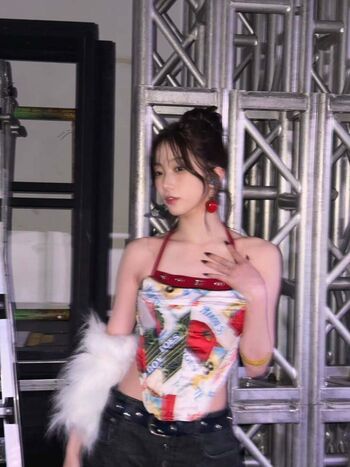 Kazuha Nakamura 中村 一葉 | LESSERAFIM