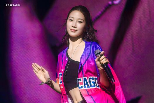 Kazuha Nakamura 中村 一葉 | LESSERAFIM