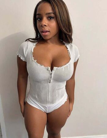 Full leaked Kiahmoore private onlyfans photo