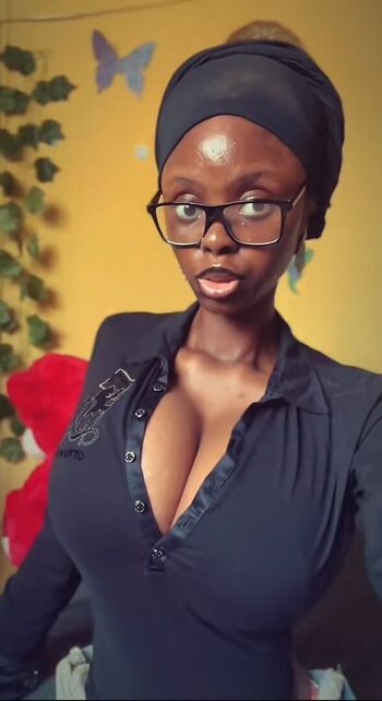 Full leaked Kikiolaola private onlyfans photo