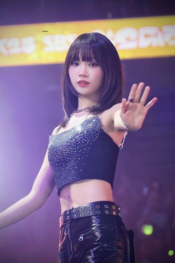 Kim Chaewon 김채원 [Le Sserafim]