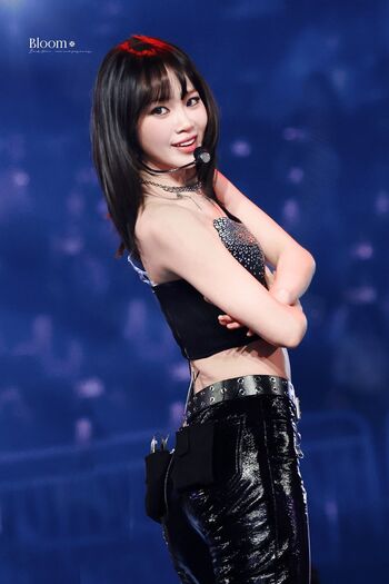 Kim Chaewon 김채원 [Le Sserafim]