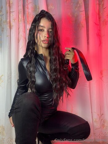 Full leaked Kinkysienna private onlyfans photo