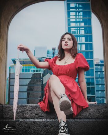 Full leaked Women with landing strips/ private onlyfans photo