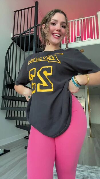 Full leaked Kinziecakesz private onlyfans photo