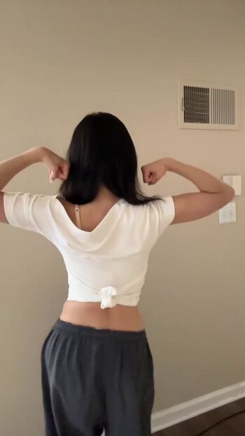 Full leaked Michellek/ private onlyfans photo