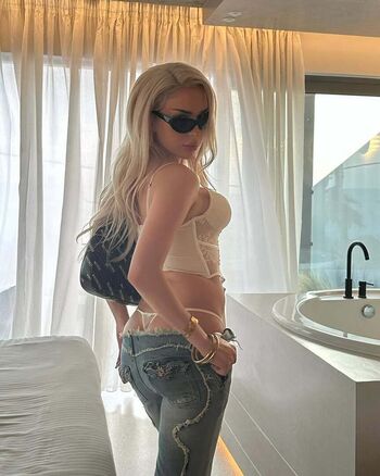 Full leaked Konnieex private onlyfans photo