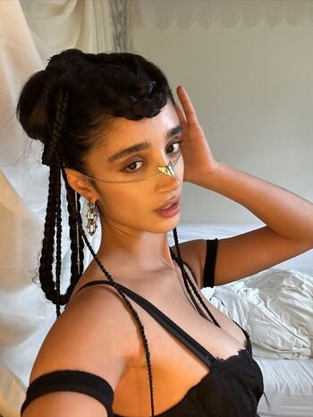 Full leaked Kurdish girls private onlyfans photo