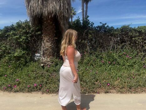 Full leaked Kyrarene private onlyfans photo