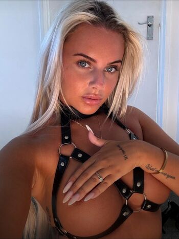 Full leaked Laratkd private onlyfans photo