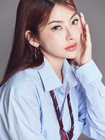 Laurensia Ineke Lrnsiakke ????????