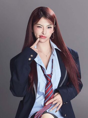 Laurensia Ineke Lrnsiakke ????????