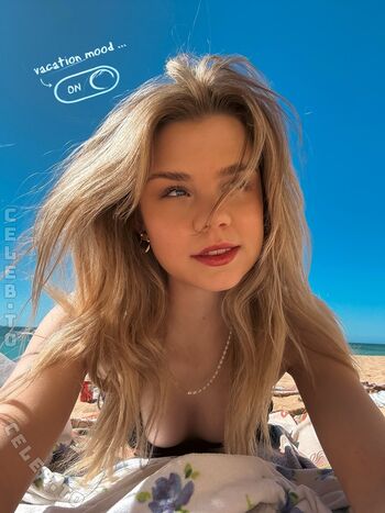 Full leaked Lea peach  page private onlyfans photo