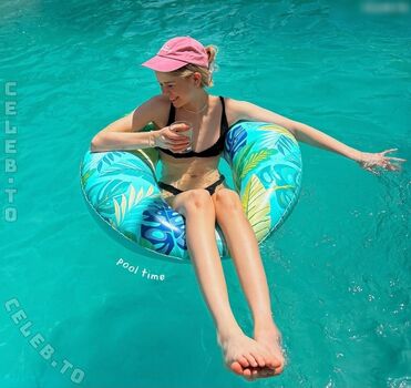 Full leaked Lea peach  page private onlyfans photo