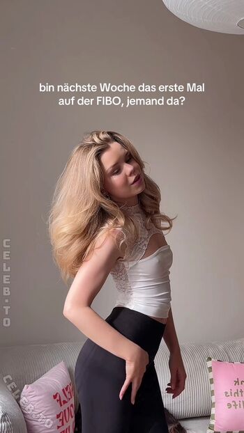 Full leaked Lea peach private onlyfans photo