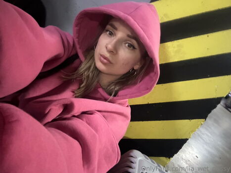 lia_wet_pussy