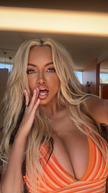 lindseypelas