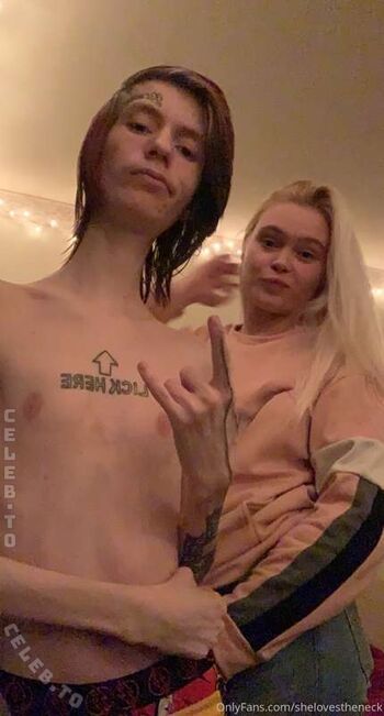 Long Neck | shelovestheneck | DaddyLongNeck