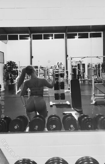 Full leaked Loulou fbl private onlyfans photo