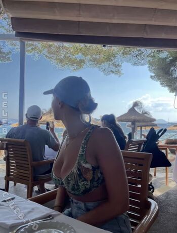 Full leaked Loulou fbl private onlyfans photo