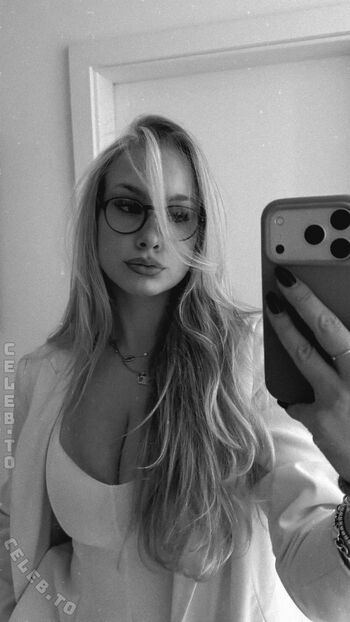 Full leaked Loulou fbl private onlyfans photo