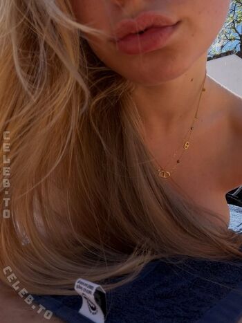 Full leaked Loulou fbl private onlyfans photo