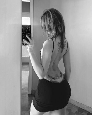 Full leaked Lucrelisa page private onlyfans photo