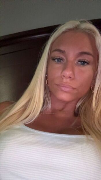 Full leaked Lyren strate private onlyfans photo
