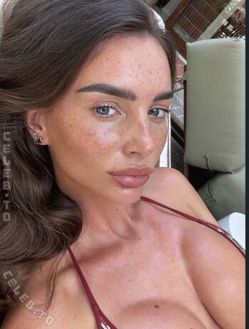 Full leaked Maddycheary private onlyfans photo