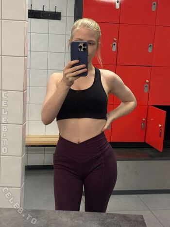 Full leaked Emiru jpg/ private onlyfans photo