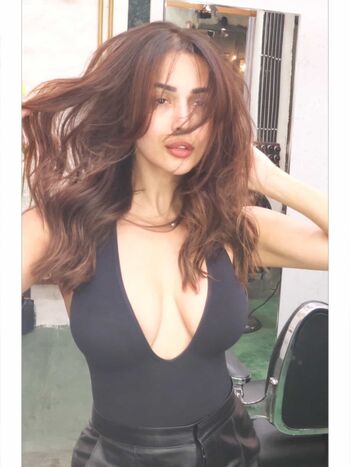 Full leaked Malaika arora private onlyfans photo