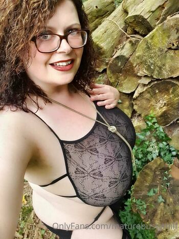 maturebustymom