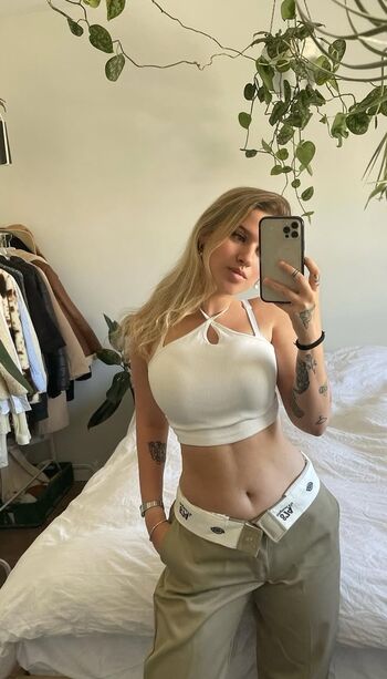 Full leaked Meshi roter private onlyfans photo