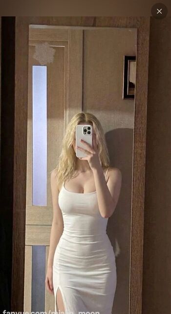 Full leaked Mia moon private onlyfans photo