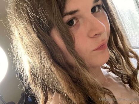 Full leaked Petitshantelle/ private onlyfans photo