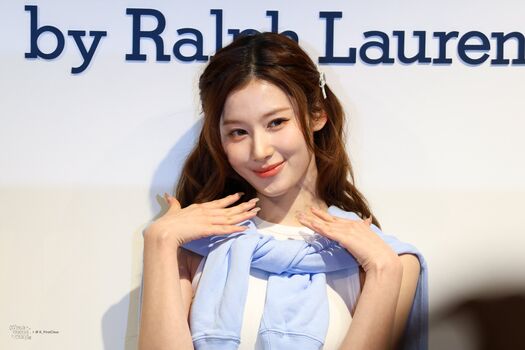 Full leaked Minatozaki sana page private onlyfans photo