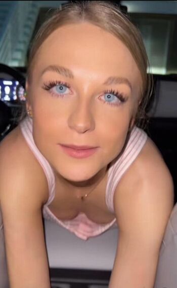 Full leaked Miss snowwolf jku private onlyfans photo