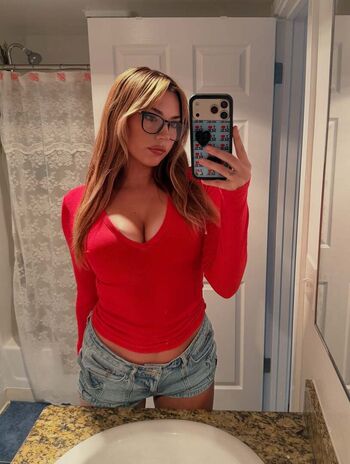 Full leaked Leah rose/ private onlyfans photo