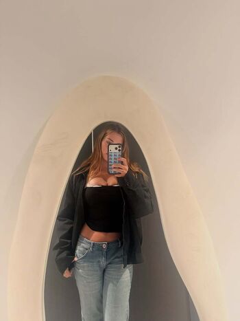 Full leaked Berrii/ private onlyfans photo