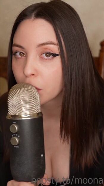 Moona ASMR