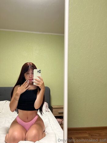 naked_sofi