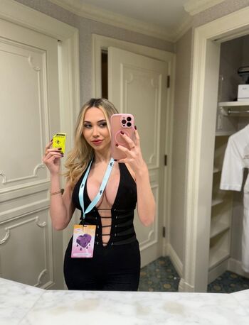 Full leaked Narminswrld private onlyfans photo