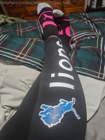 nichole_michigan_feet