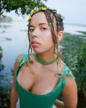 Full leaked Nilufer yanya private onlyfans photo