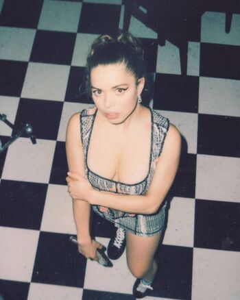 Full leaked Nilufer yanya private onlyfans photo