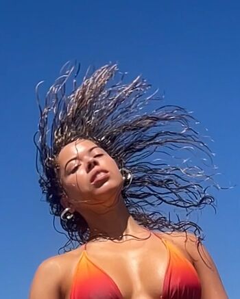 Full leaked Nilufer yanya private onlyfans photo