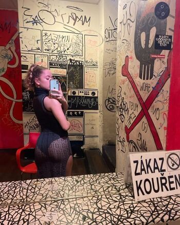 Full leaked Nilufer yanya private onlyfans photo