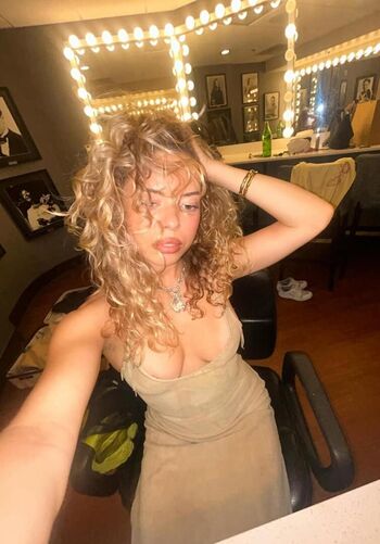 Full leaked Nilufer yanya private onlyfans photo