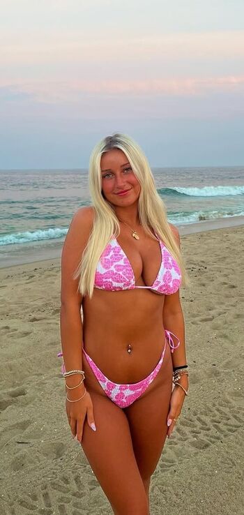 Full leaked Cassie lenoir/ private onlyfans photo